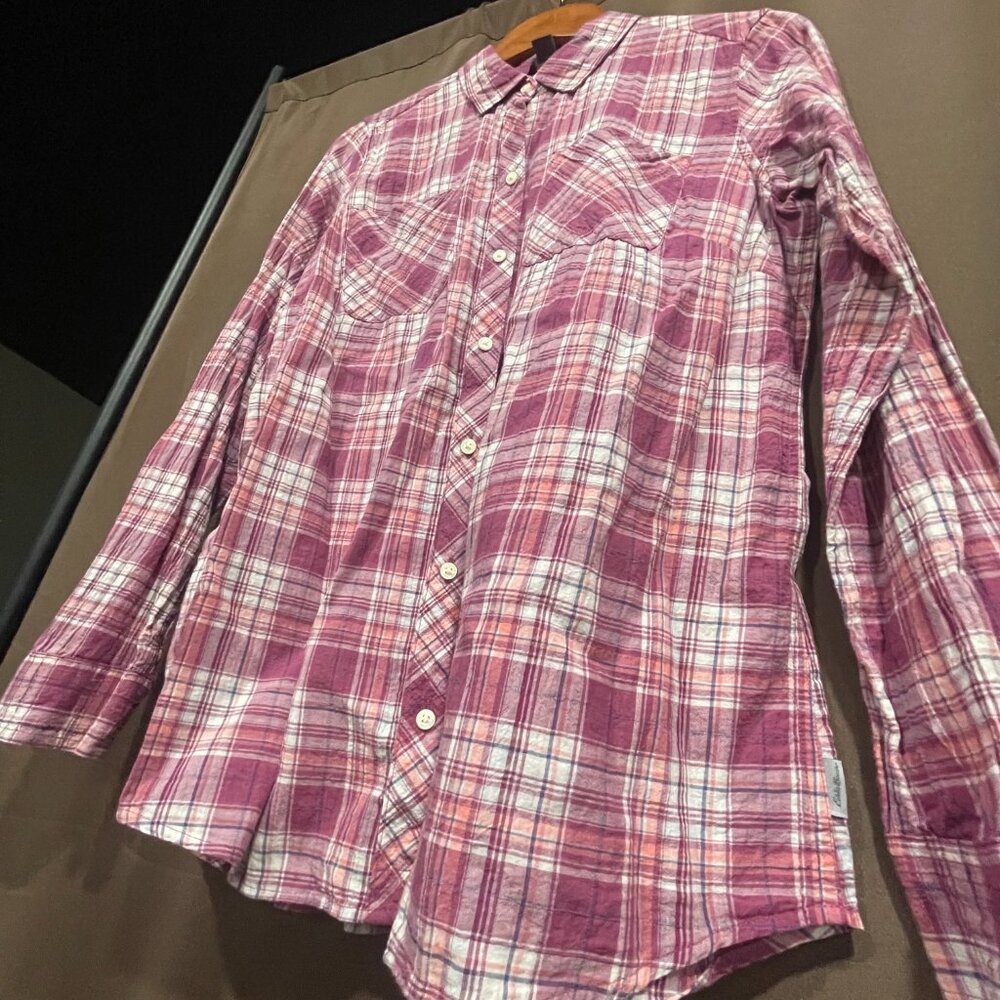 Women's Medium Eddie Bauer Classic Fit Berry Plaid Lightweight Shirt w/Pockets - Picture 10 of 16
